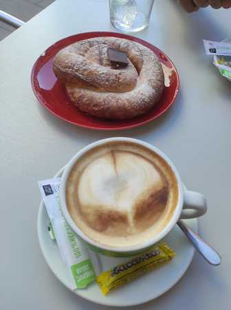 Fotografia tomada fuera de El Crostó de Sant Hilari Sacalm - Cafetería en Sant Hilari Sacalm, Girona
