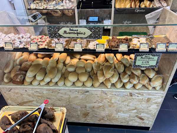 Fotografia tomada fuera de El Delfín del Río Panadería - Panadería en Huelva, Huelva