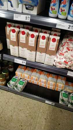 Fotografia tomada fuera de El Economato - Tienda de alimentación en Carbayin Alto, Asturias