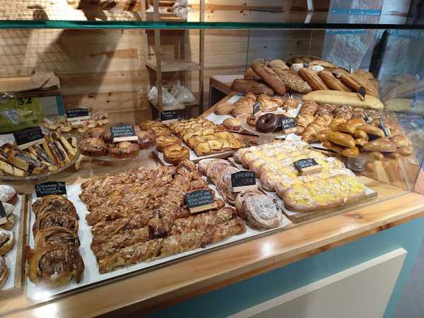 Fotografia tomada fuera de El Forn de la Lola - Panadería en Barcelona, Barcelona