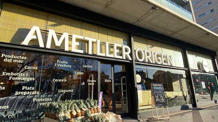 Fotografia tomada fuera de Ametller Origen - Tienda de alimentación en Terrassa, Barcelona