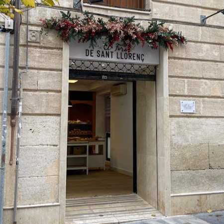 Fotografia tomada fuera de El Forn de Sant Llorenç - Panadería en Alcoi, Alicante