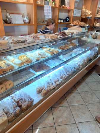 Fotografia tomada fuera de El Fornet de Carolina - Panadería en La Marina, Alicante