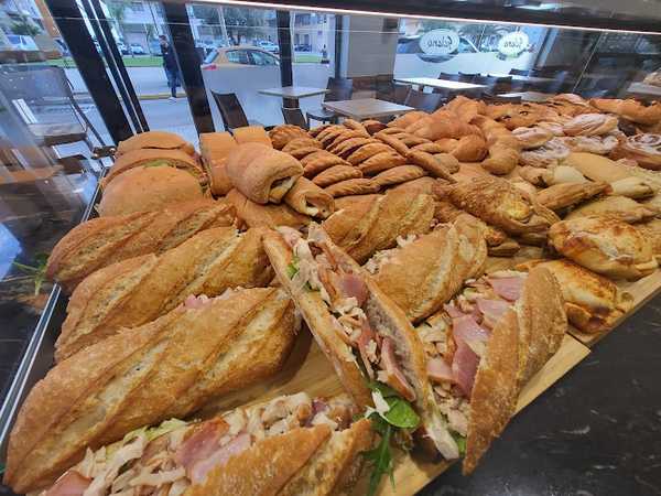 Fotografia tomada fuera de El Galano - Panadería en Oliva, Valencia