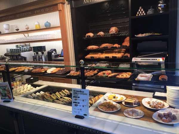 Fotografia tomada fuera de El Horno - cafeterías en Madrid, Madrid
