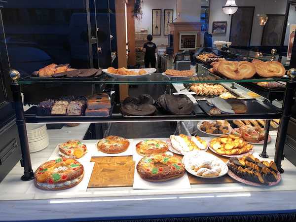Fotografia tomada fuera de El Horno - cafeterías en Madrid, Madrid