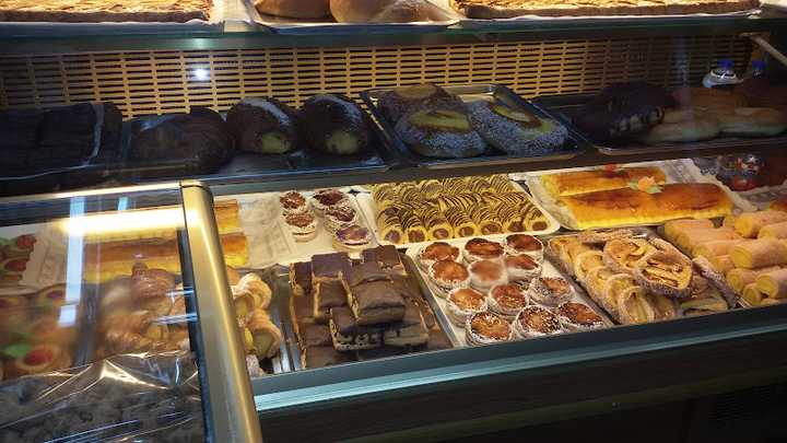 Fotografia tomada fuera de El Horno Berciano - Panadería en Ponferrada, León