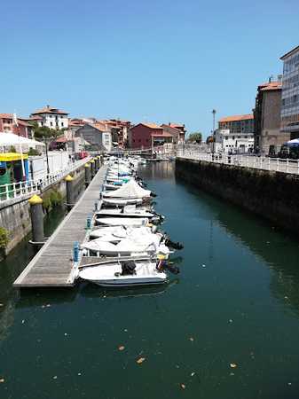 Fotografia tomada fuera de El Horno De Las Barqueras - Panadería en Llanes, Asturias