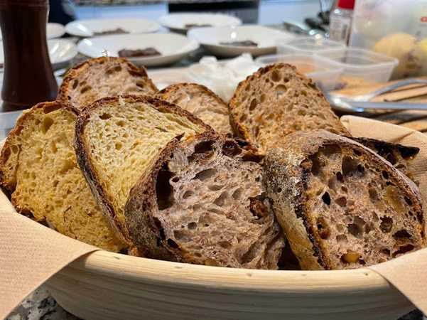Fotografia tomada fuera de El Horno de Pušáki - Panadería en La Puerta, Asturias