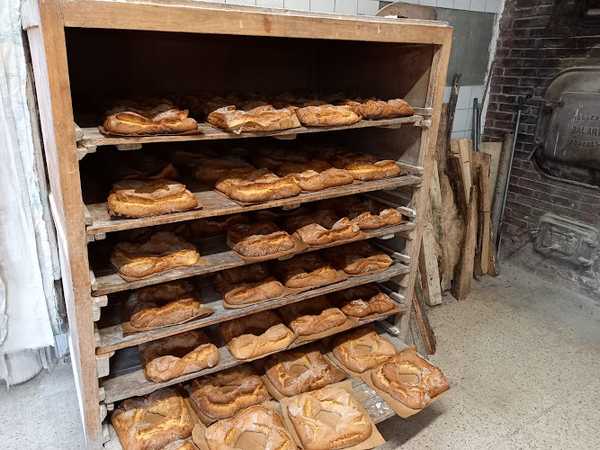 Fotografia tomada fuera de El Horno de Tita - Panadería en Rimor, León