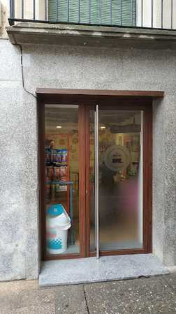 Fotografia tomada fuera de El Mercao - Panadería en Corella, Navarra