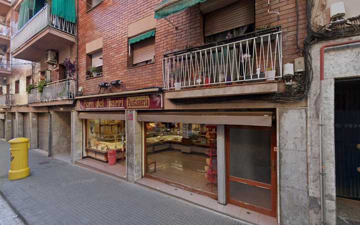 Fotografia tomada fuera de El Molí d'Esplugues - Panadería en Esplugues de Llobregat, Barcelona