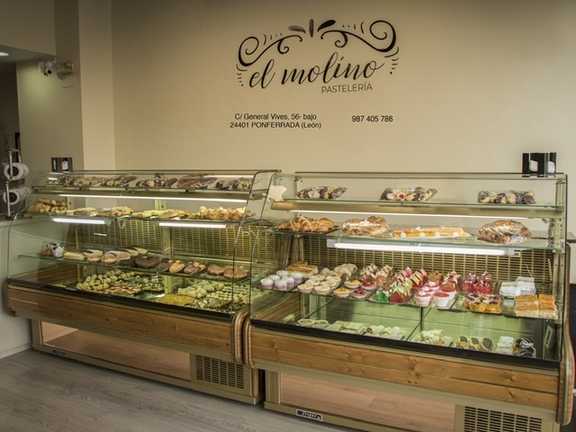 Fotografia tomada fuera de El Molino - Pastelería en Ponferrada, León