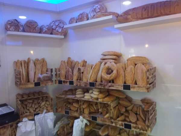 Fotografia tomada fuera de El Mollete Panadería Artesanal - Panadería en Granada, Granada