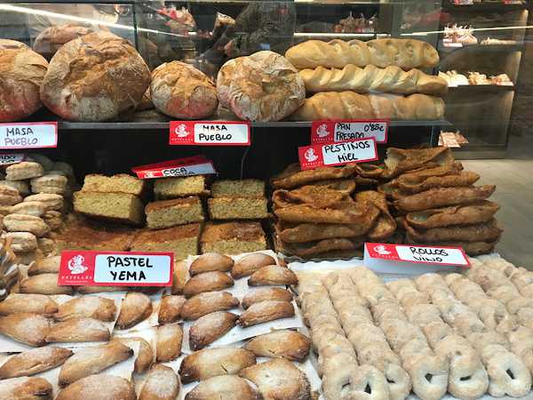 Fotografia tomada fuera de El Pan de Estellés. Armando Palacios - Panadería en Valencia, Valencia