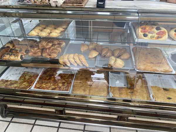 Fotografia tomada fuera de El Petenero - Panadería en Altea, Alicante