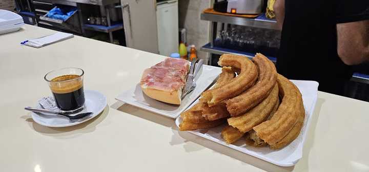 Fotografia tomada fuera de El Pilar – Churrería & Cafetería - Churrería en Almendralejo, Badajoz