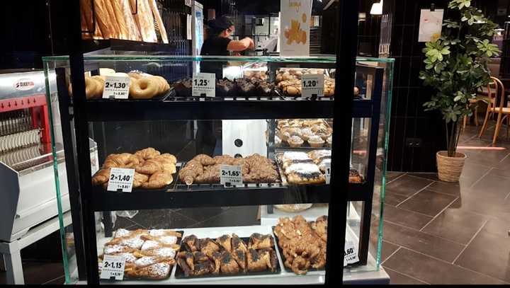 Fotografia tomada fuera de 365 Obrador - cafeterías en Cornellà de Llobregat, Barcelona