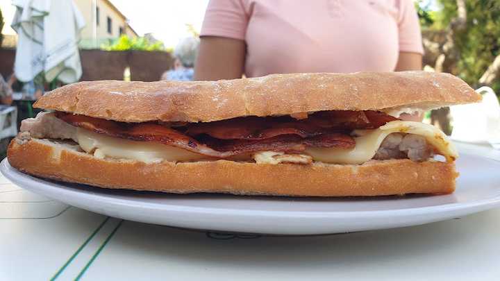 Fotografia tomada fuera de El Portal de l’Albera - restaurantes en Espolla, Girona