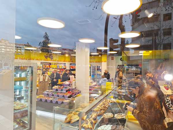 Fotografia tomada fuera de El Rincón - Tienda de alimentación en Logroño, La Rioja