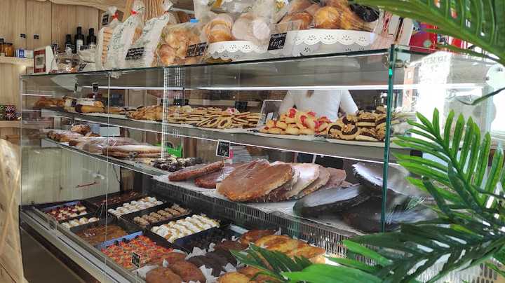 Fotografia tomada fuera de El rincón de Cristina - Pastelería en Fresnedillas de la Oliva, Madrid