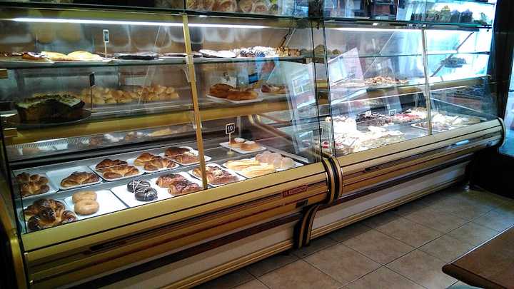 Fotografia tomada fuera de El Rincon Del Dulce - Cake shop en El Molar, Madrid