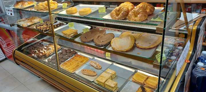 Fotografia tomada fuera de El Rincón del Dulce - Panadería en Noja, Cantabria