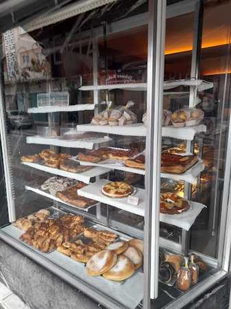 Fotografia tomada fuera de El Sauco - Pastelería en Las Navas del Marqués, Ávila