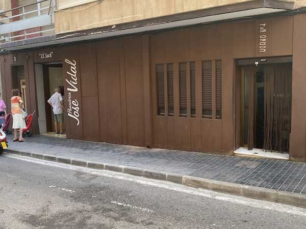 Fotografia tomada fuera de El Such - Panadería en Santa Pola, Alicante