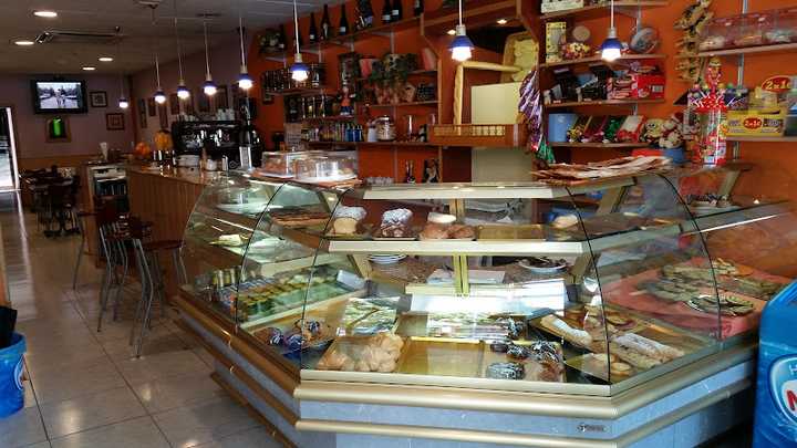 Fotografia tomada fuera de El Suis - cafeterías en La Seu d'Urgell, Lleida