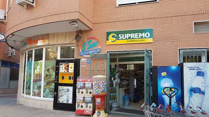 Fotografia tomada fuera de El Súper de la Alimentación - Supermercado en El Alquián, Almería