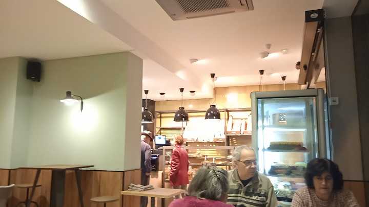 Fotografia tomada fuera de El Taller - Panadería en L'Hospitalet de Llobregat, Barcelona
