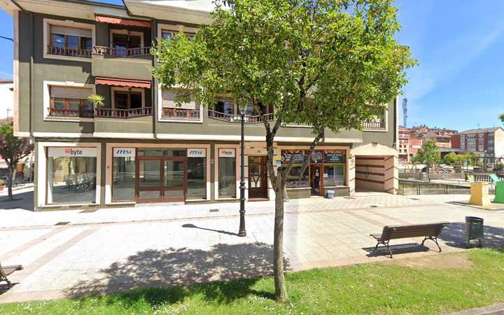 Fotografia tomada fuera de El Trasgu - Tienda de golosinas en Nava, Asturias