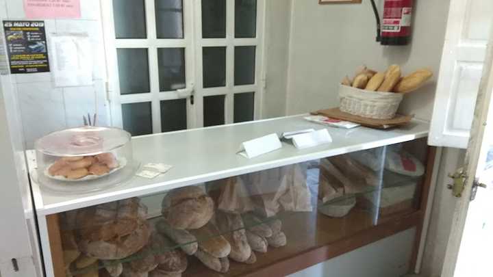 Fotografia tomada fuera de Angel Diaz - Panadería en Narón, A Coruña