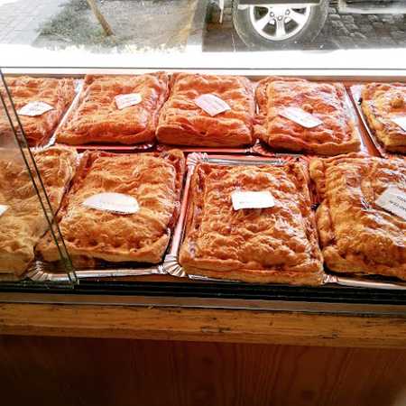 Fotografia tomada fuera de Empanadas Del Rio - Tienda de alimentación en Ávila, Ávila
