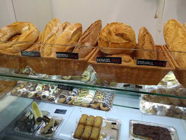 Fotografia tomada fuera de Empanadas la Legua - Panadería en León, León