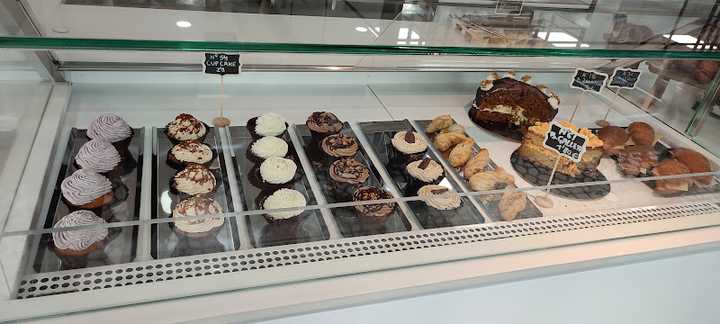 Fotografia tomada fuera de Enma Pasteleria - cafeterías en Almerimar, Almería