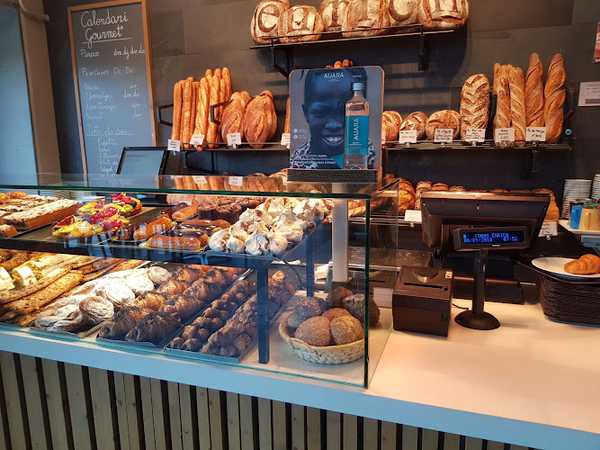 Fotografia tomada fuera de Enrich - Panadería en Sitges, Barcelona