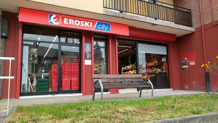 Fotografia tomada fuera de EROSKI CITY - Supermercado en Zizurkil, Gipuzkoa