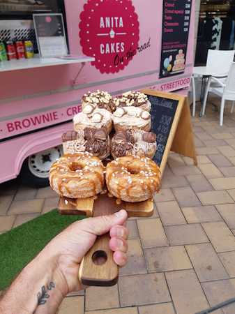 Fotografia tomada fuera de Anita Cakes puerto Alcudia - Comercio en Alcúdia, Baleares