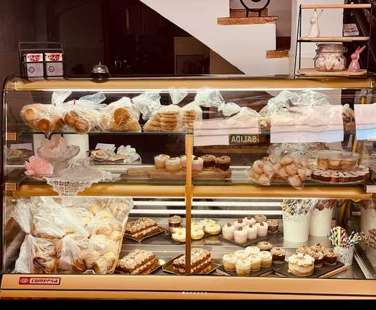 Fotografia tomada fuera de Anita´s Sweet - Tienda de tartas en Las Parras de Castellote, Teruel