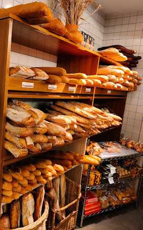 Fotografia tomada fuera de Errotaundi Ataun - Panadería en Ataun, Gipuzkoa