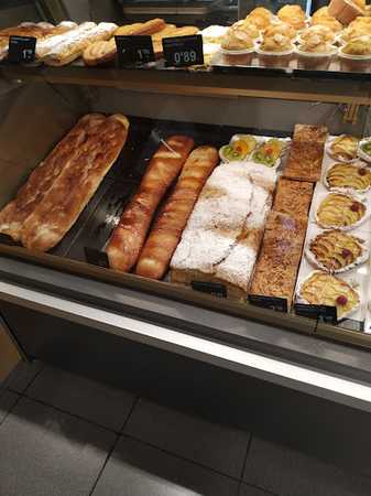 Fotografia tomada fuera de Esclat - Supermercado en Camprodon, Girona