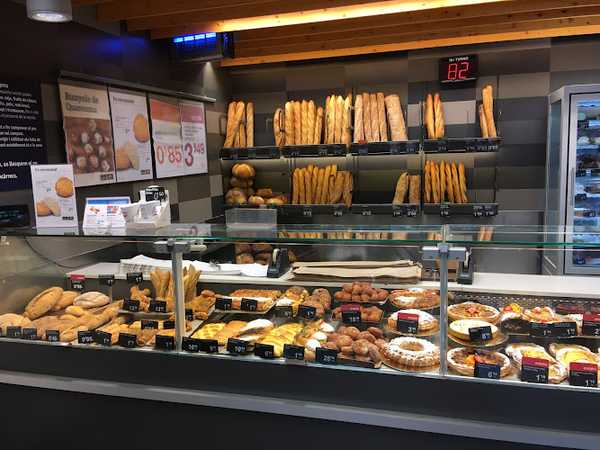 Fotografia tomada fuera de Esclat - Supermercat en Figueres, Girona