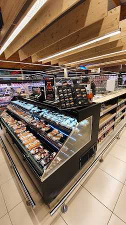 Fotografia tomada fuera de Esclat - Supermercat en Igualada, Barcelona