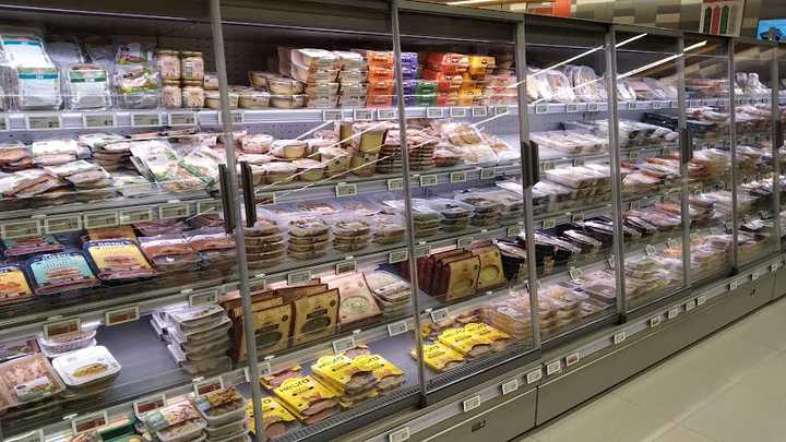 Fotografia tomada fuera de Esclat - Supermercat en Banyoles, Girona