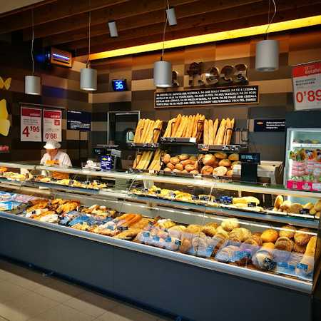 Fotografia tomada fuera de Esclat - Supermercado en Vic, Barcelona