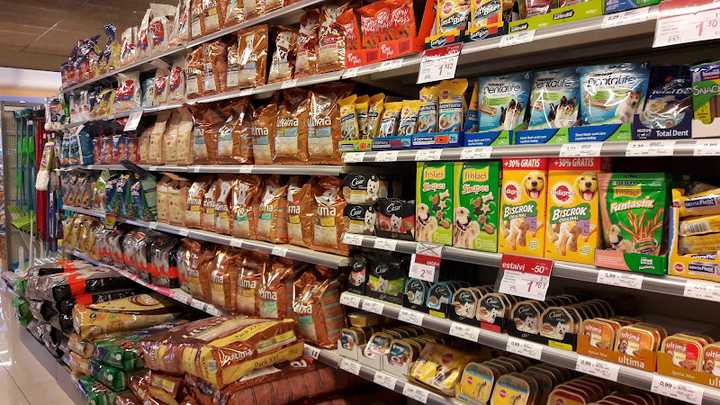 Fotografia tomada fuera de Esclat - Supermercado en Manlleu, Barcelona