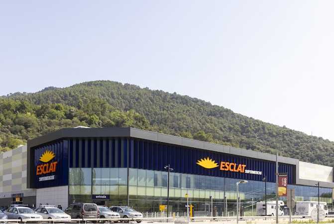 Fotografia tomada fuera de Esclat - Supermercado en La Seu d'Urgell, Lleida