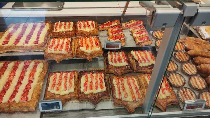 Fotografia tomada fuera de Esclat Bonpreu Sant Pere de Ribes - Supermercado en Les Roquetes, Barcelona